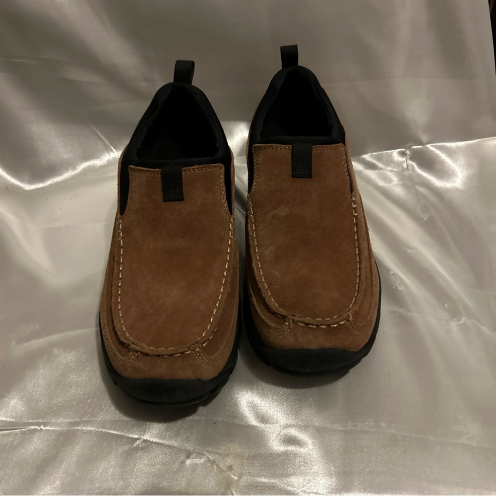 Shoes - Picture 3 of 9